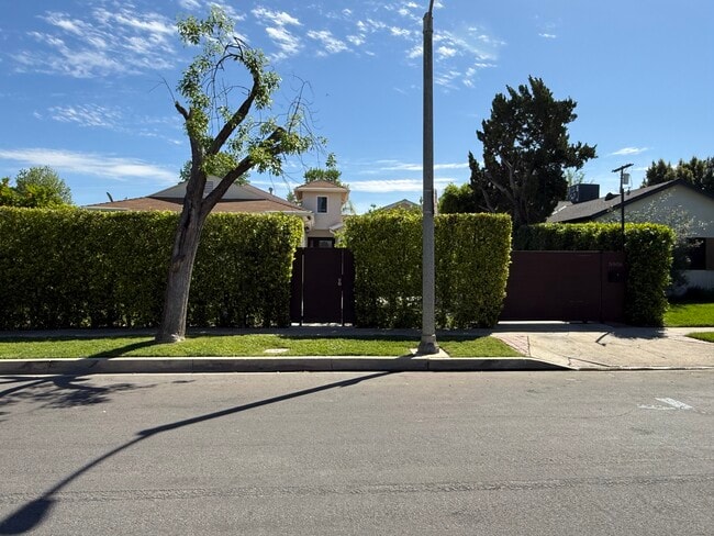 Building Photo - 5906 Graves Ave