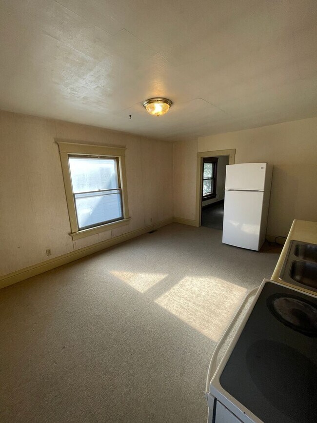 Building Photo - 723-723 1/2 South St