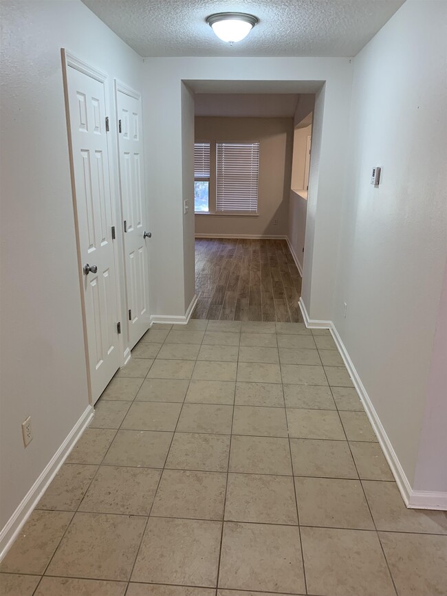 Building Photo - 100 Camden Cay Dr