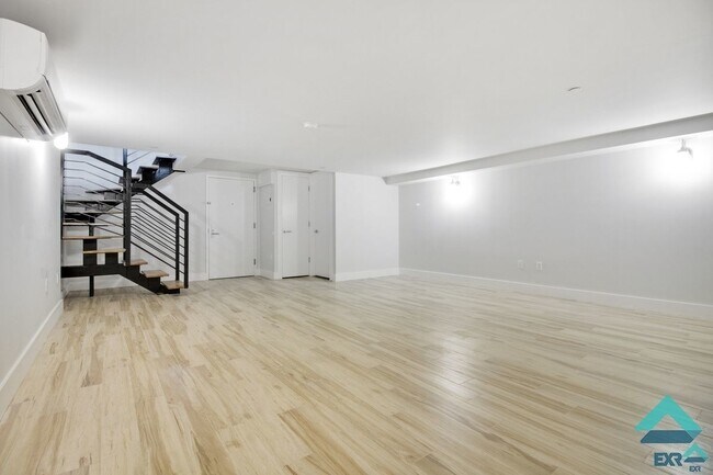 Building Photo - 410 Lexington Ave