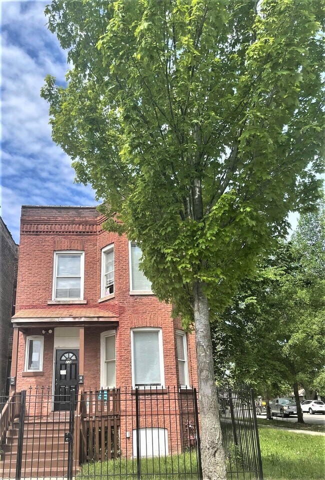 Building Photo - 234 N La Crosse Ave