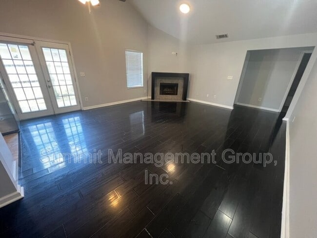 Foto del edificio - 6381 Klondike River Rd