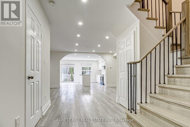 Photo du bâtiment - 696 Mirage Pl