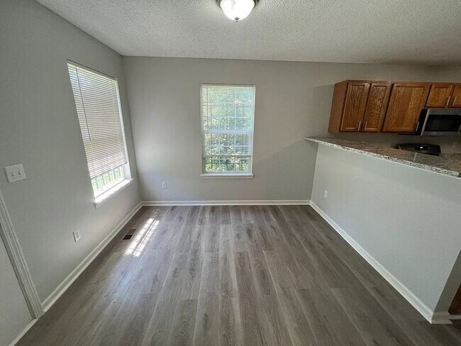 Foto del edificio - 4437 Woodland Ave