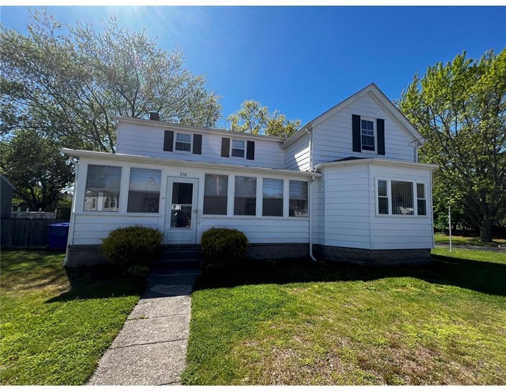 348 Market St, Warren, RI 02885 Room for Rent in Warren, RI