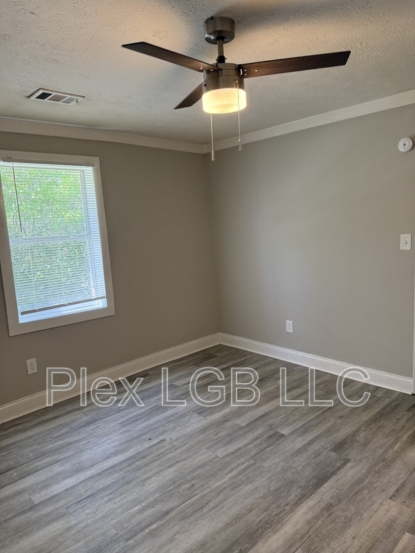 Building Photo - 204 Burr St