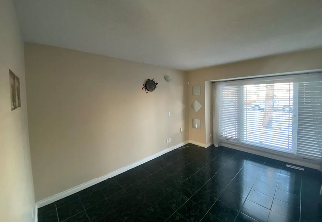 living room - 145 Martindale Dr NE