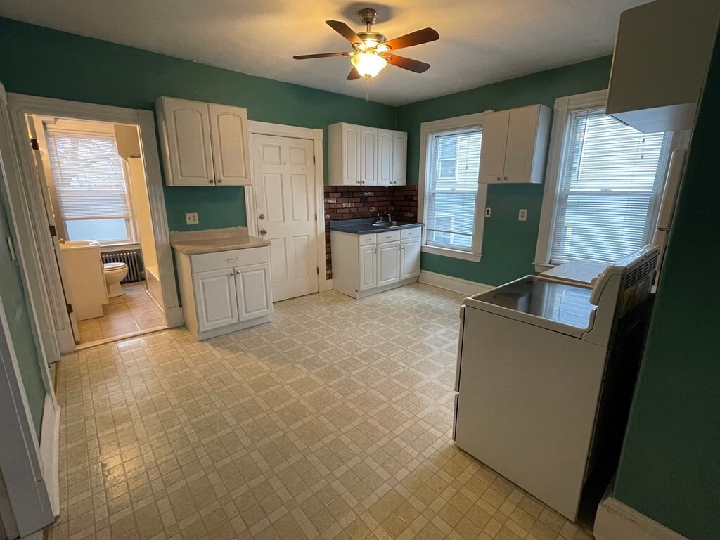 27 Arthur St, Beverly, MA 01915 Townhome Rentals in Beverly MA