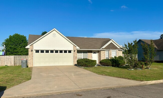 Foto del edificio - Beautiful Move In Ready 3 Bed 2 Bath for R...