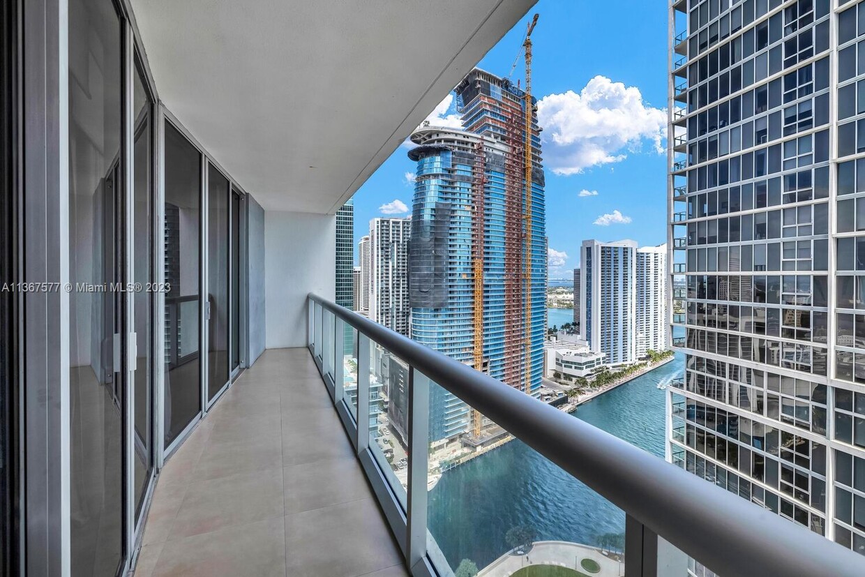 Primary Photo - 485 Brickell Ave