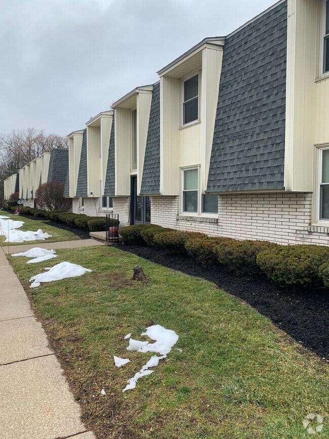 Building Photo - 71 Remick Pkwy E