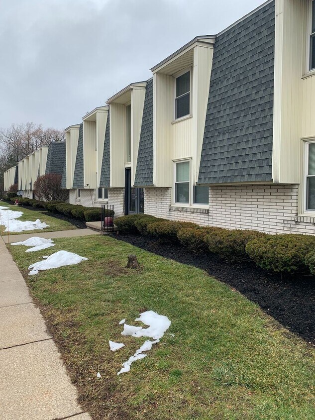 Foto principal - Large 2 Bedroom 1 Bath Apartment