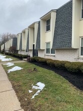 Building Photo - 458 South St