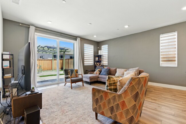 Foto del edificio - 5758 Tournament Ct