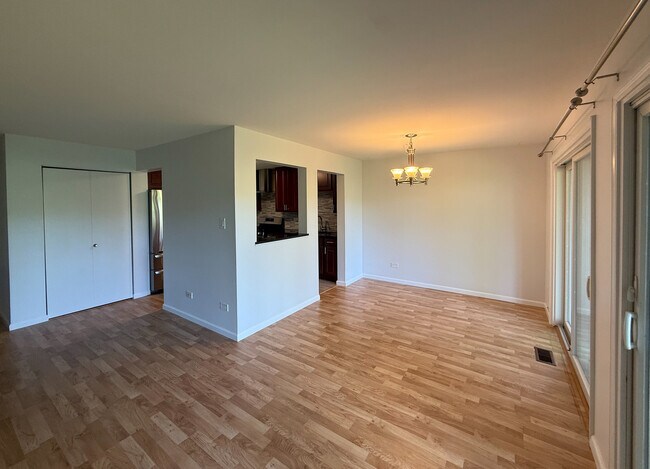 Building Photo - 325 Memory Ln