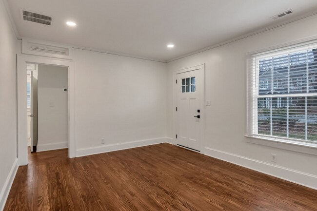 Foto del edificio - 624 Stokeswood Ave SE