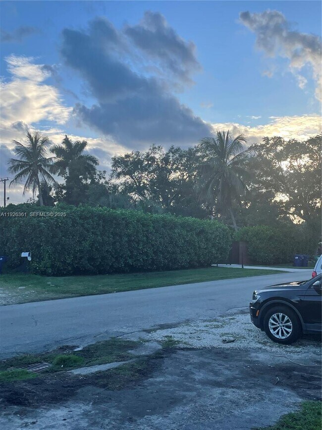 Building Photo - 1451 NE 118th St