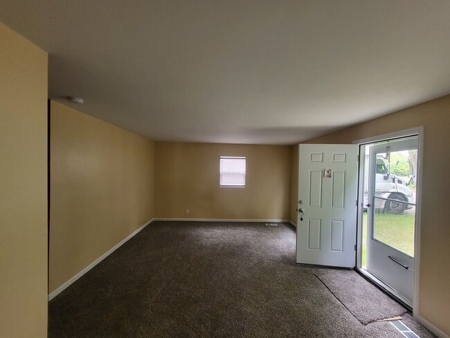 Building Photo - 3 bedroom home on Flint's North-east side