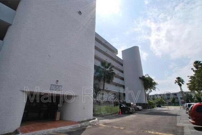 Foto del edificio - 1650 NE 115th St