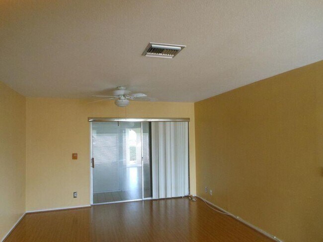 Building Photo - 2977 Ashley Dr W