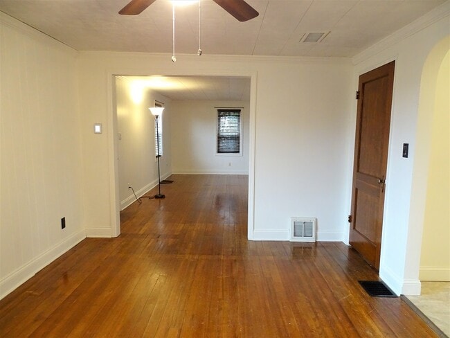 Building Photo - 160 Mechanic St