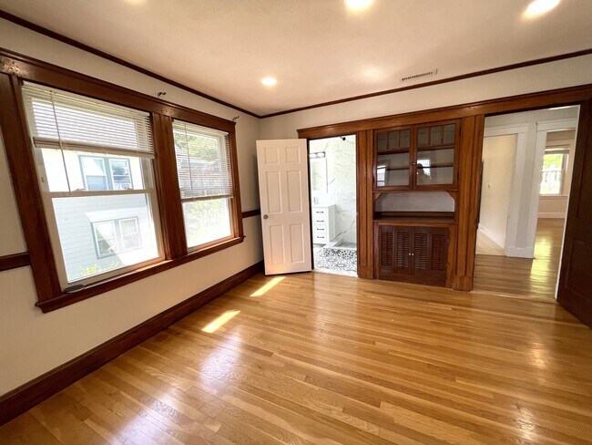 Building Photo - 58 Edgecliff Rd