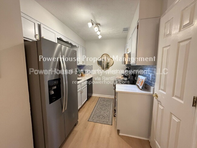 Building Photo - 179 High Creek Dr