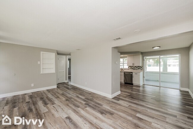 Building Photo - 3342 Rosefield Dr