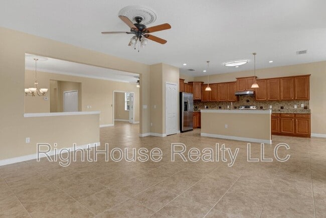 Foto del edificio - 5244 Royce Dr