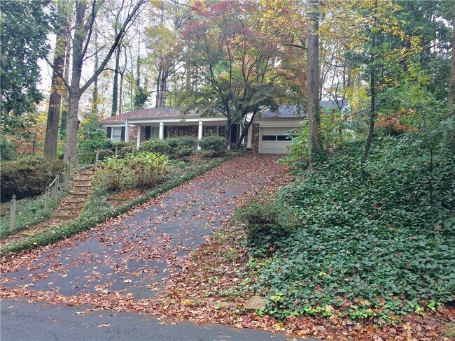 Foto del edificio - 4625 Kings Down Rd