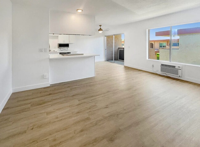 Foto del edificio - 9586 Carroll Canyon Rd