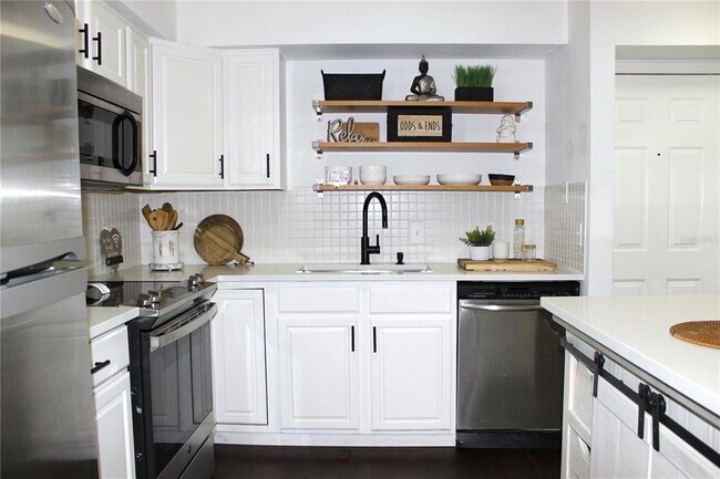 Foto del edificio - 9481 Highland Oak Dr