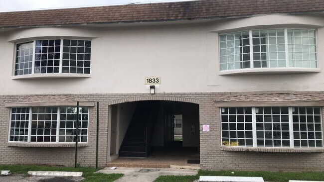 Foto del edificio - 1833 NW 54th Ter