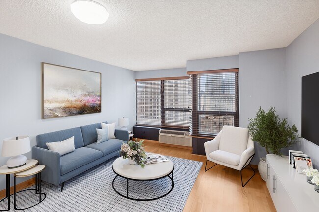 Foto del edificio - 30 E Huron St