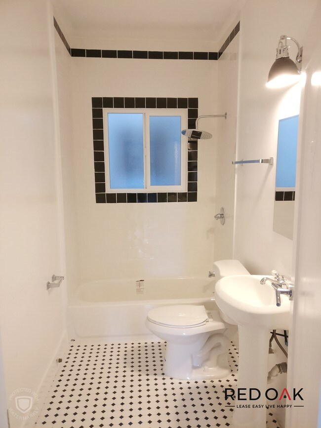 Building Photo - One of a Kind Remodeled Studio in Koreatown.
