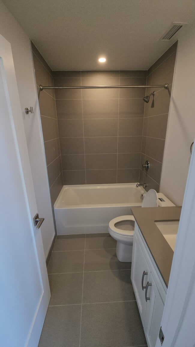 Building Photo - 841 Grenon Ave