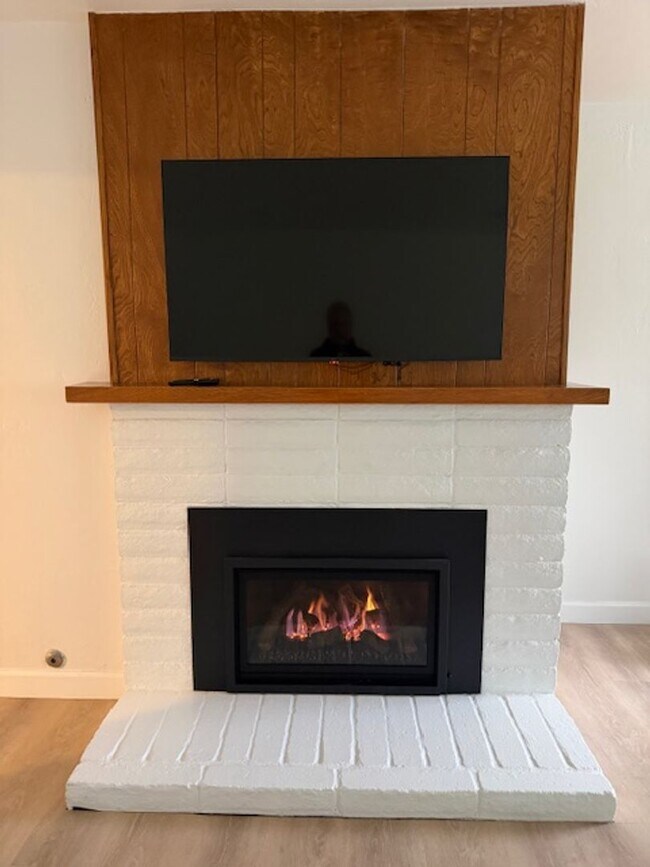 Foto del edificio - 653 W Henderson Ave