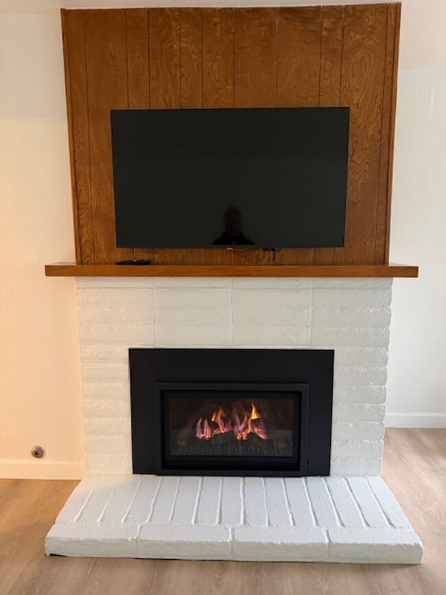 Building Photo - 653 W Henderson Ave