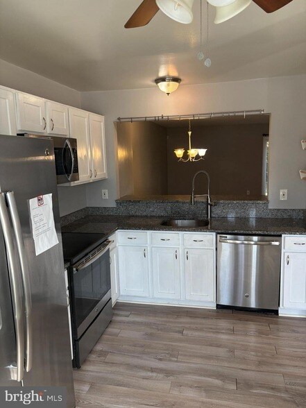 Building Photo - 3810 Glenview Terrace