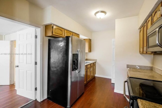 Foto del edificio - 1815 NE 178th St