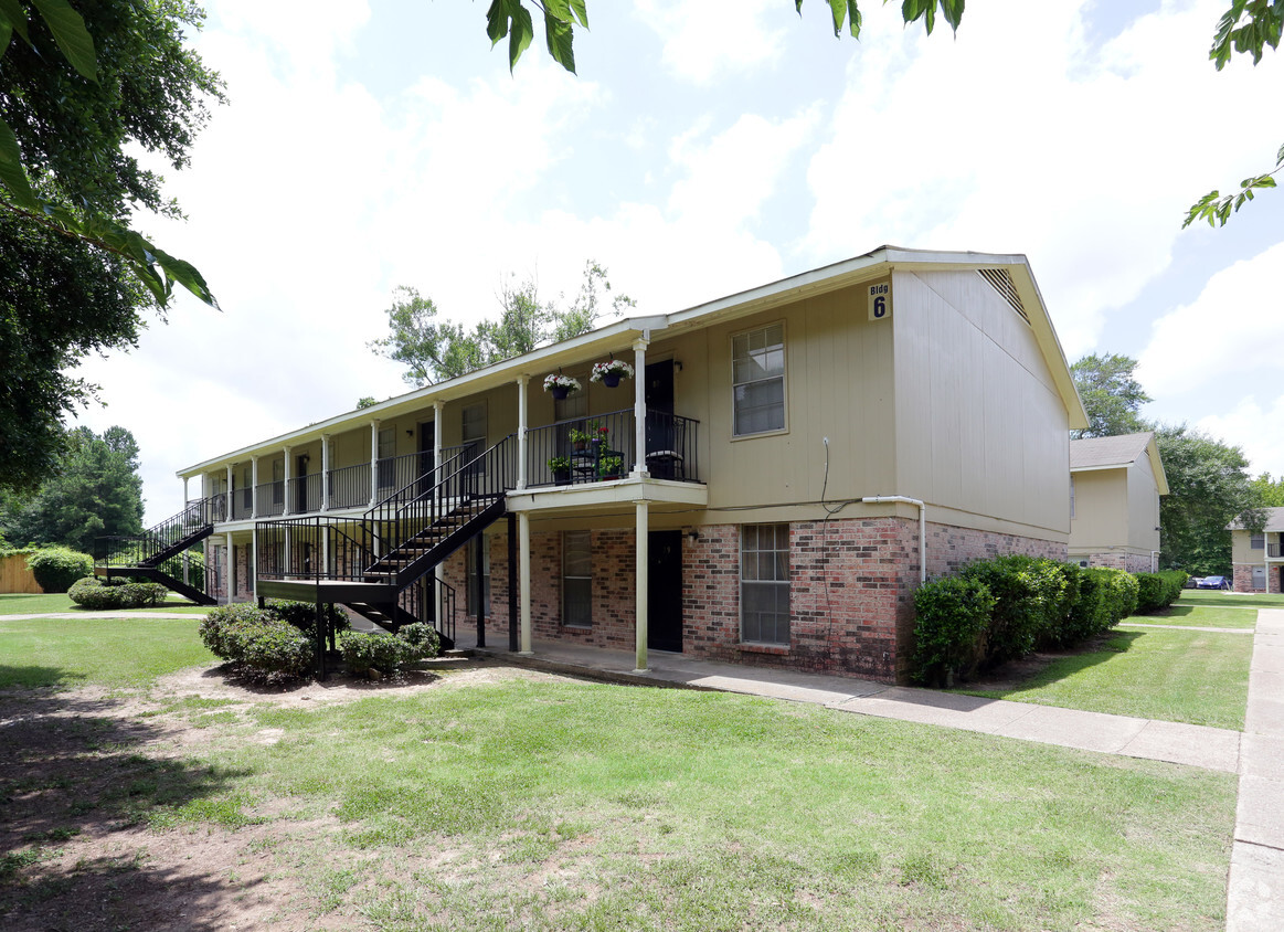 Primary Photo - Southern Oaks Apartments