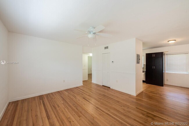 Building Photo - 7620 SW 55th Ave