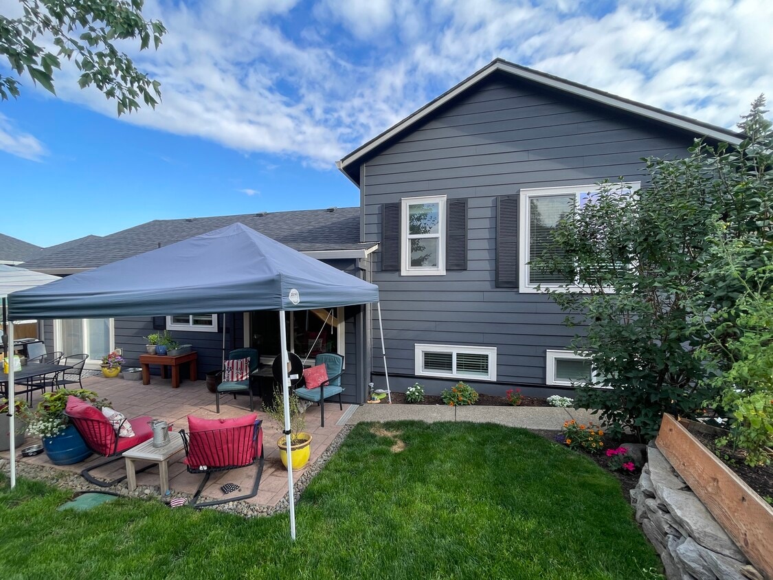 Building Photo - 15938 SW Madrona Ln
