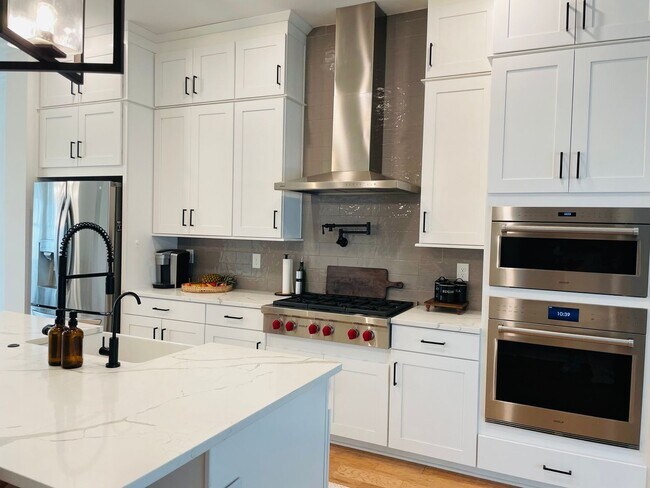Foto del edificio - Spacious 4BR House in Milton