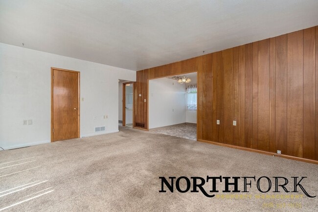 Building Photo - 414 S 7th Ave