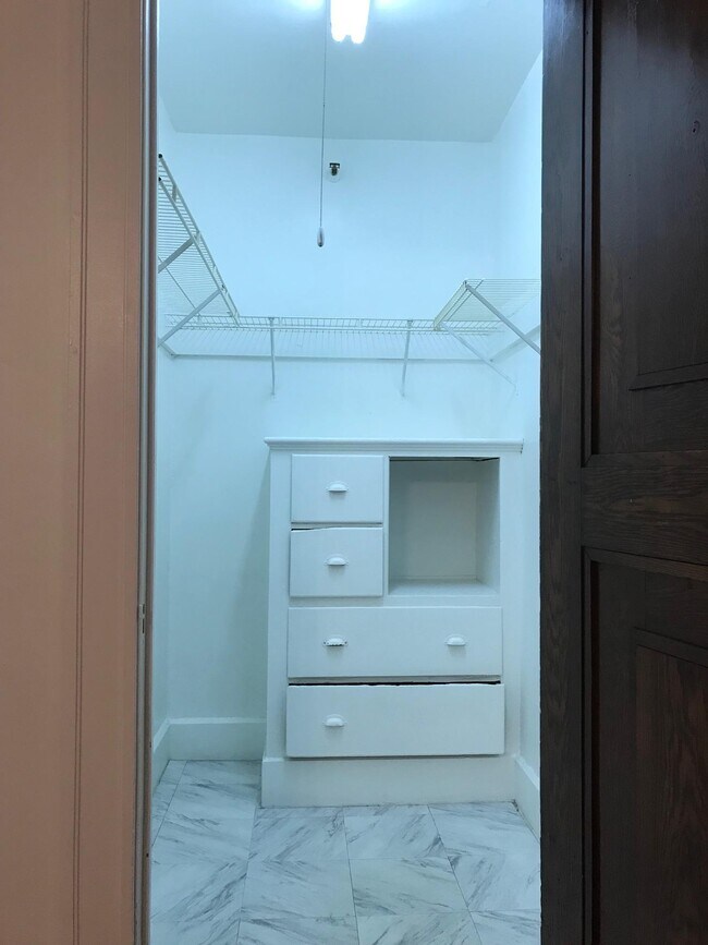 Foto del edificio - 79 Westland Ave