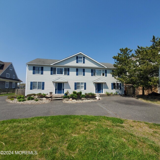 Building Photo - 754 Ocean Ave