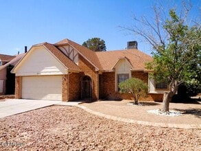 Building Photo - 8520 Saratoga Dr