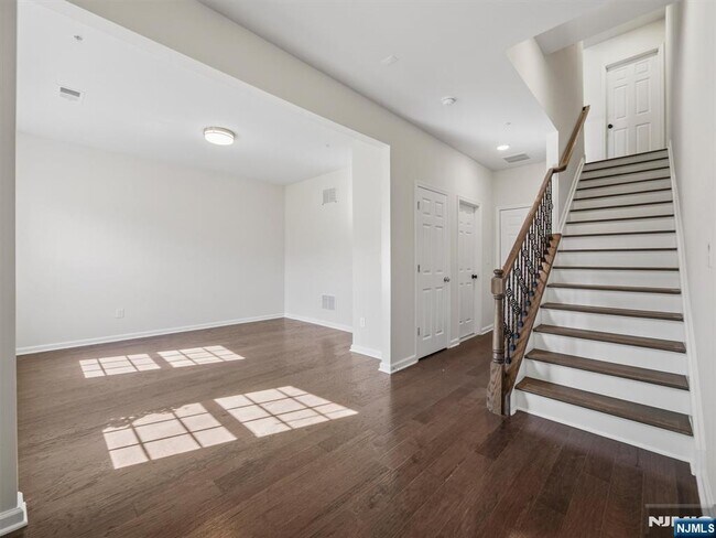 Foto del edificio - 18 Litchfield Ln