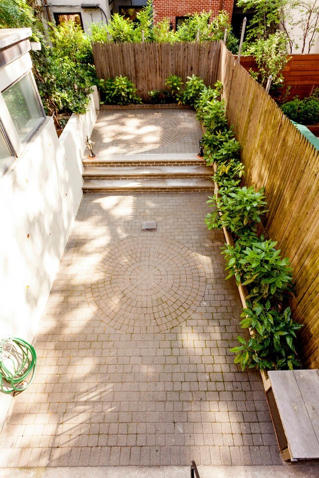 Foto del edificio - 223 E 48th St